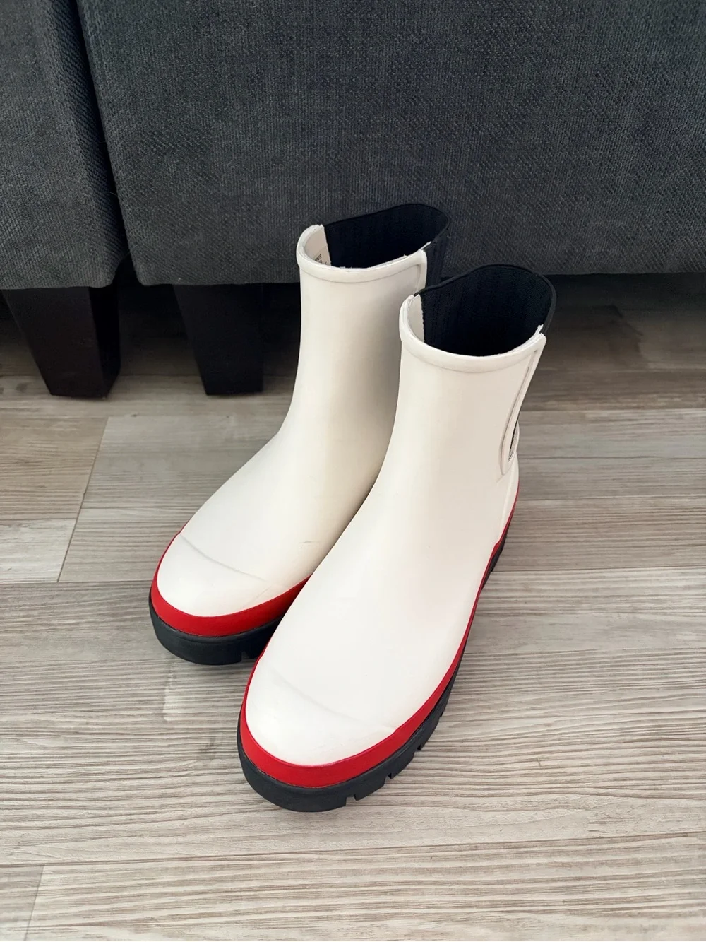 Women’s Tory Burch Foul weather hurricane boots Sz 9 ivory white